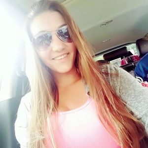 Meet your Posher, Ashley